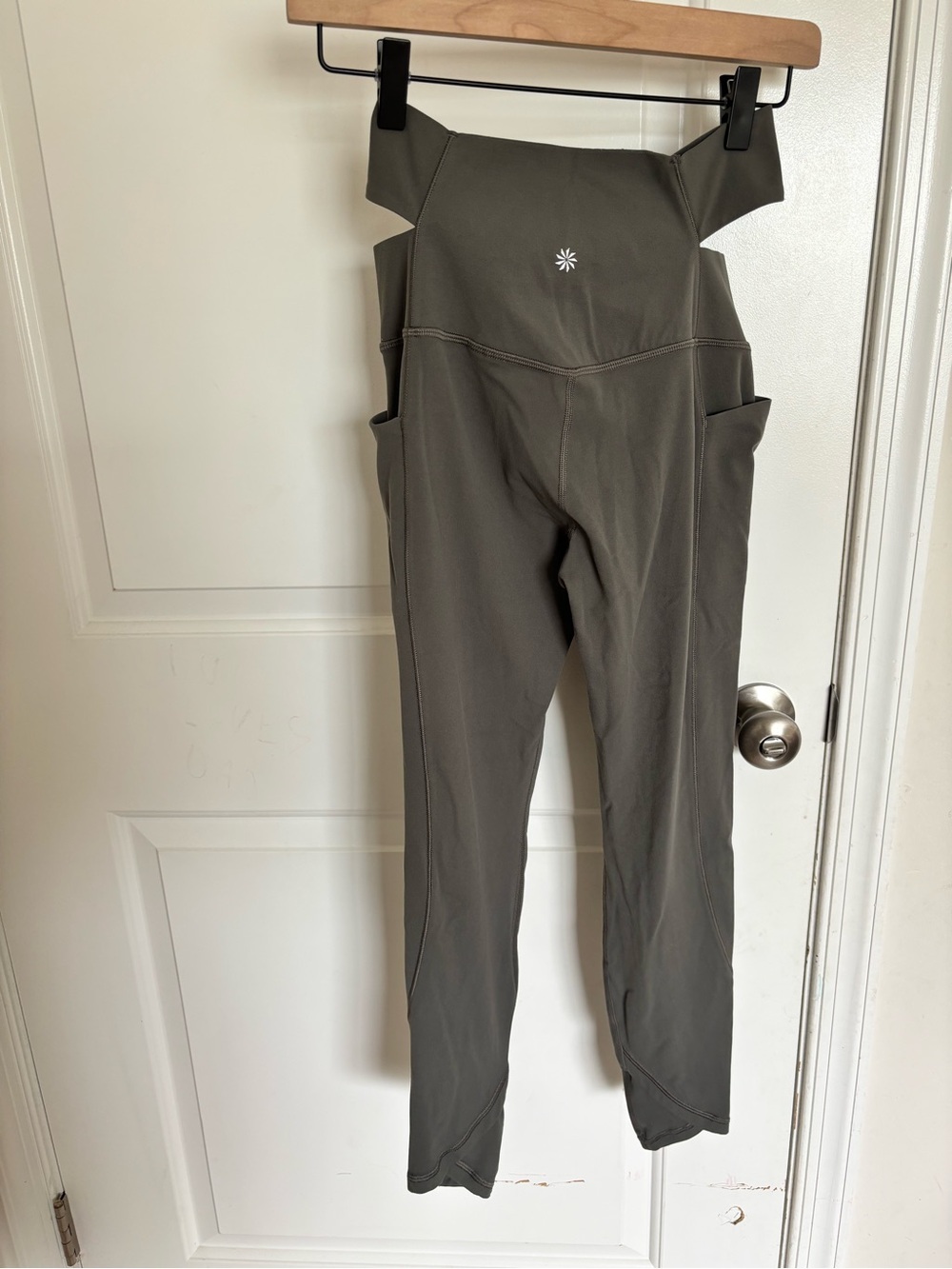 Athleta Salutation Stash Wrap Tights - Picture 4 of 6